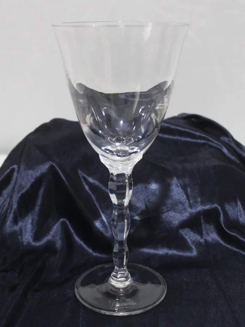 Elegant Clear Glass Wine Goblet - Clear